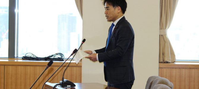 請願紹介議員を代表し趣旨説明を行いました