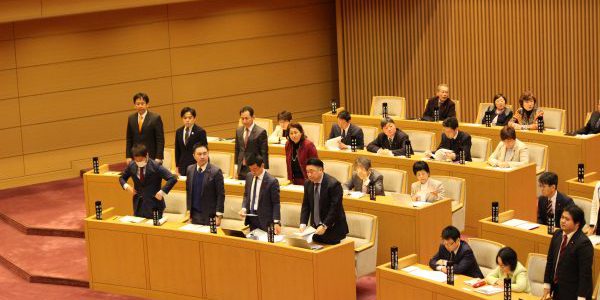 チェックオフ制度を廃止する条例案が可決されました
